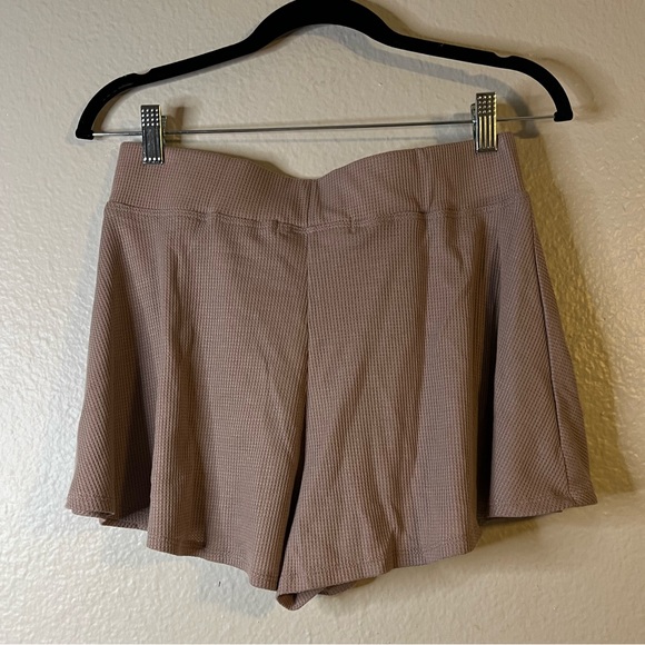 ROW A Flutter Thermal Shorts Lounge Flounce Natural Tan NWT Medium - Picture 2 of 5